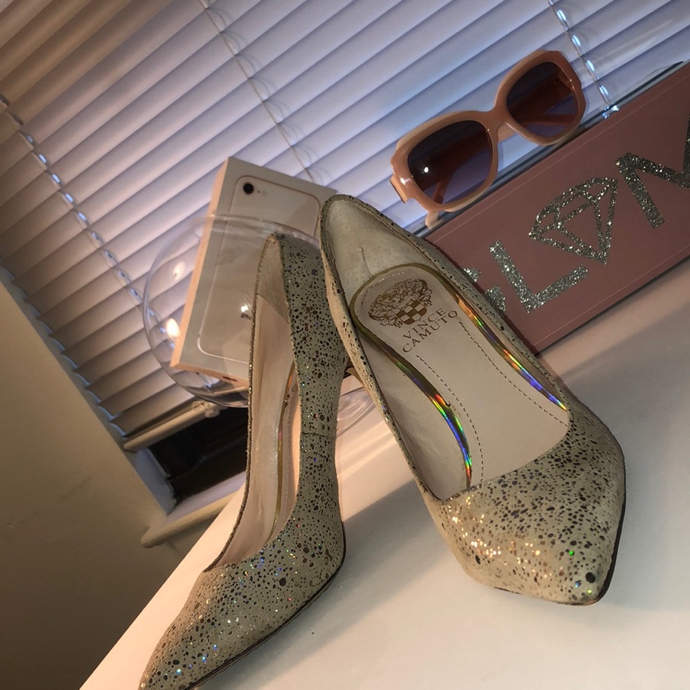 VINCE CAMUTO pumps